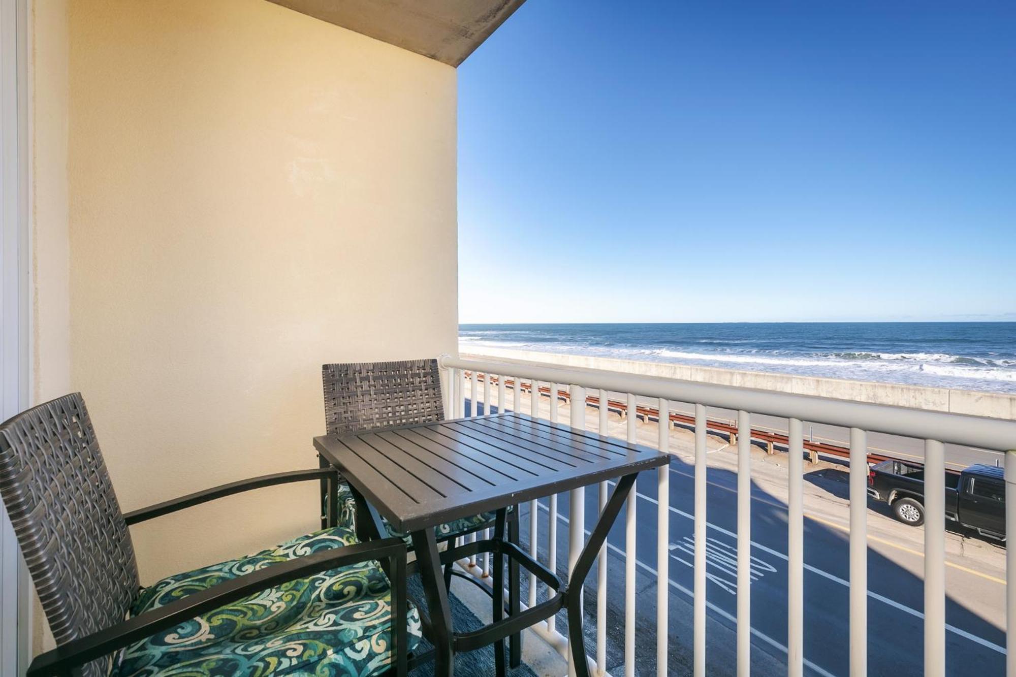 Direct Oceanfront Studio Suite! Хэмптон Экстерьер фото
