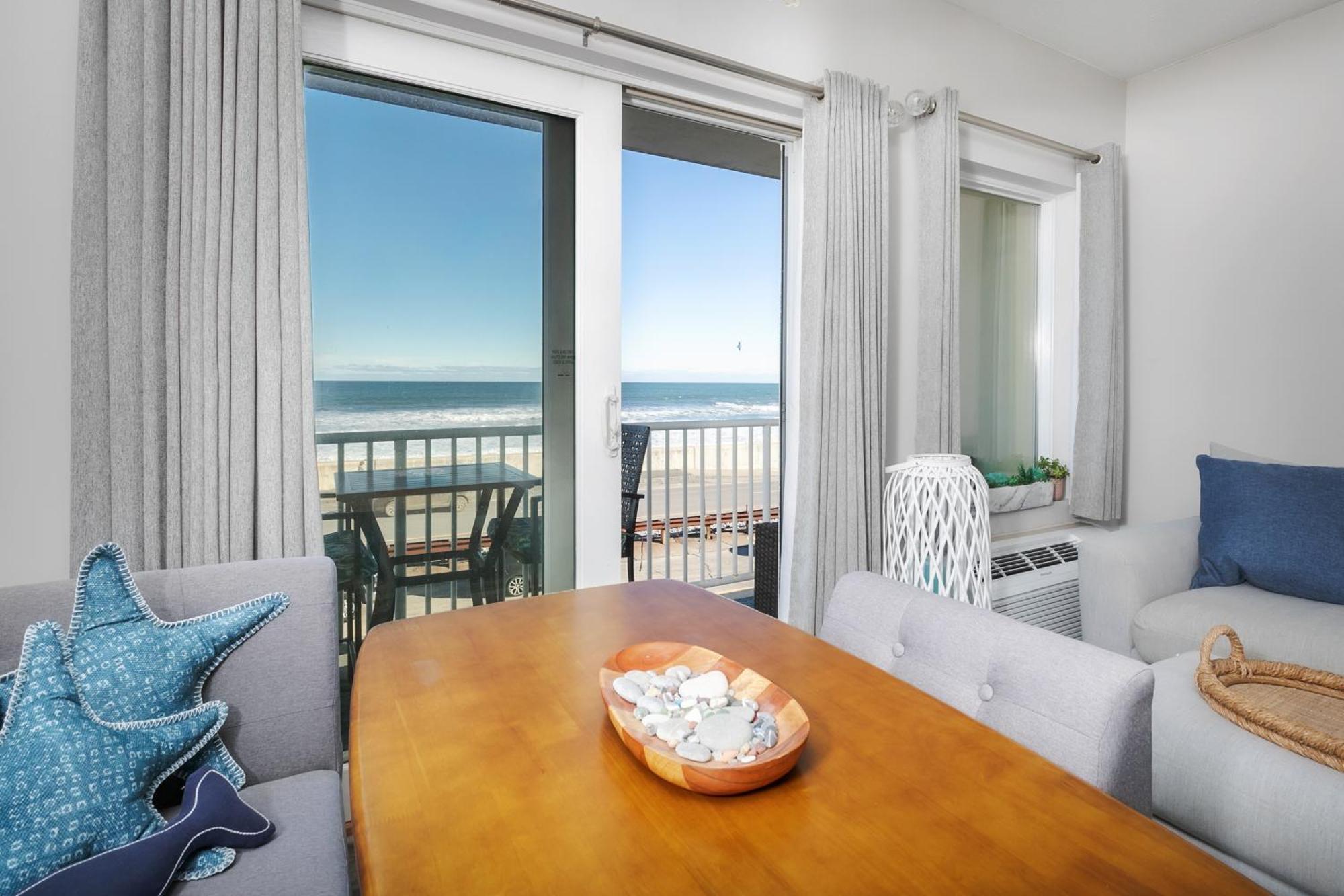Direct Oceanfront Studio Suite! Хэмптон Экстерьер фото